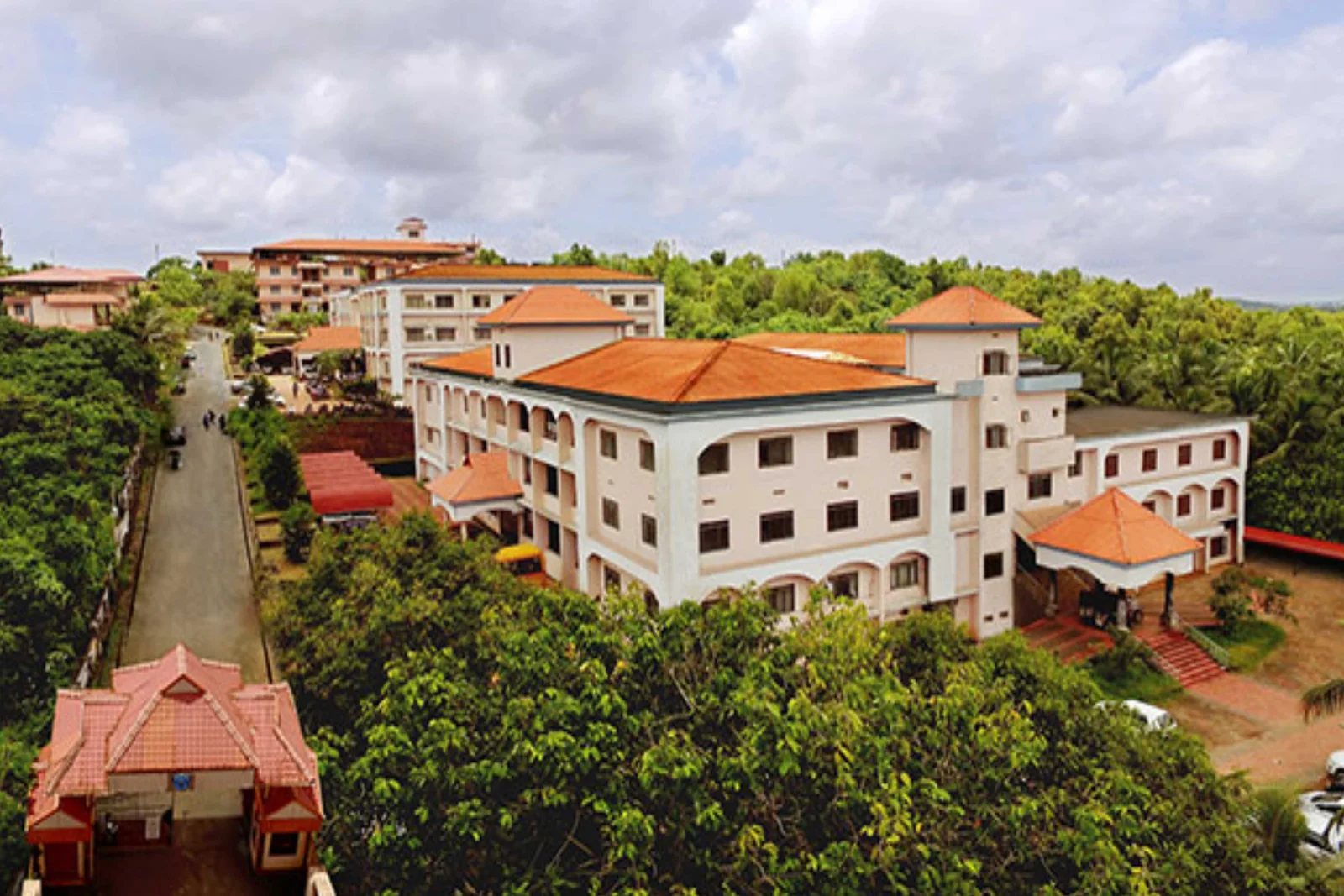 Royal Dental College, Palakkad