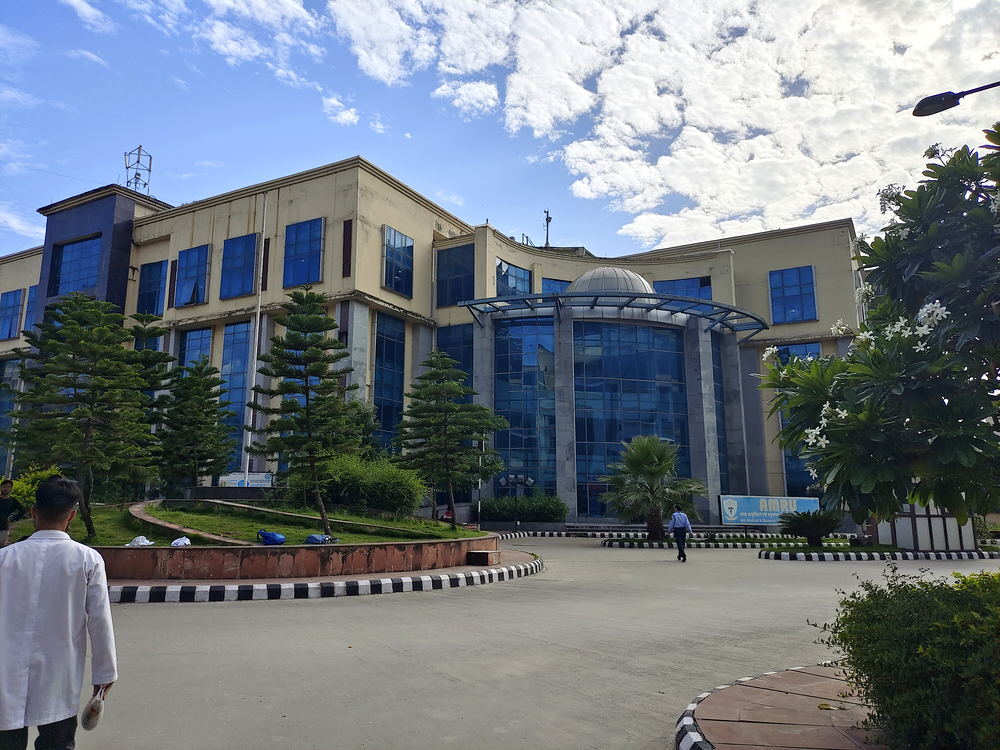 Shri Lal Bahadur Shastri Government Medical College, Mandi, HP
