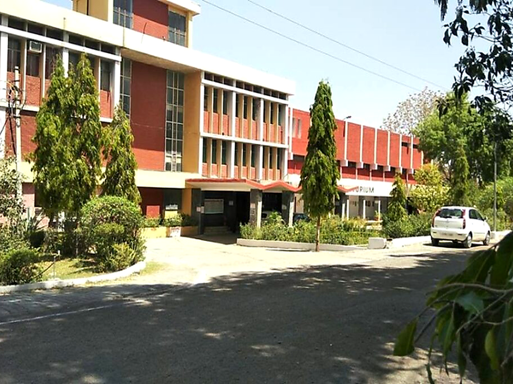 Maharani Laxmi Bai Medical College, Jhansi